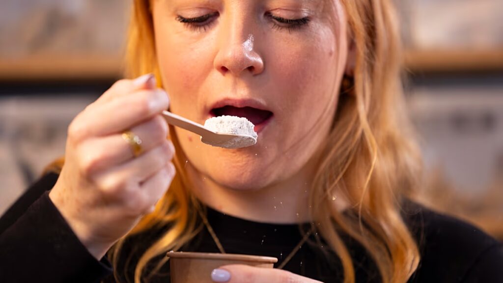 "Marék földet vett és megette": Ismerje meg a művészt, aki arra buzdítja az embereket, hogy fogyasszanak talajt