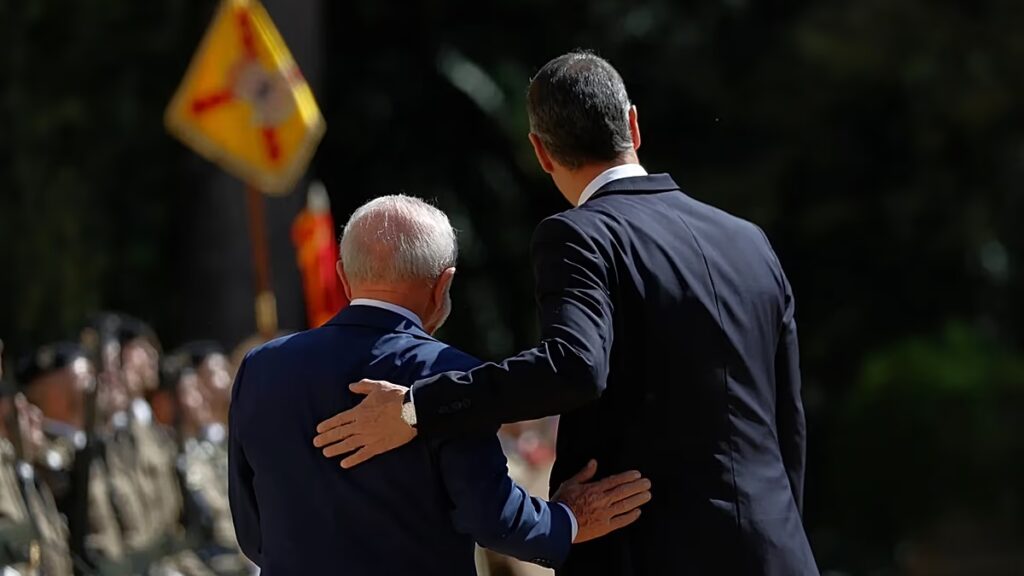 "Megértem, ha nemet mond a háborúra" - mondta Lula brazil spanyol miniszterelnöknek, Pedro Sáncheznek.