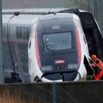 A francia TGV vonat egy kamionnal ütközött, egy ember meghalt, 27-en megsérültek