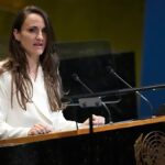 A román külügyminiszter Kijevben a Bucha-évfordulón, hogy tanúja legyen a „tűrőképesség pillanatának”