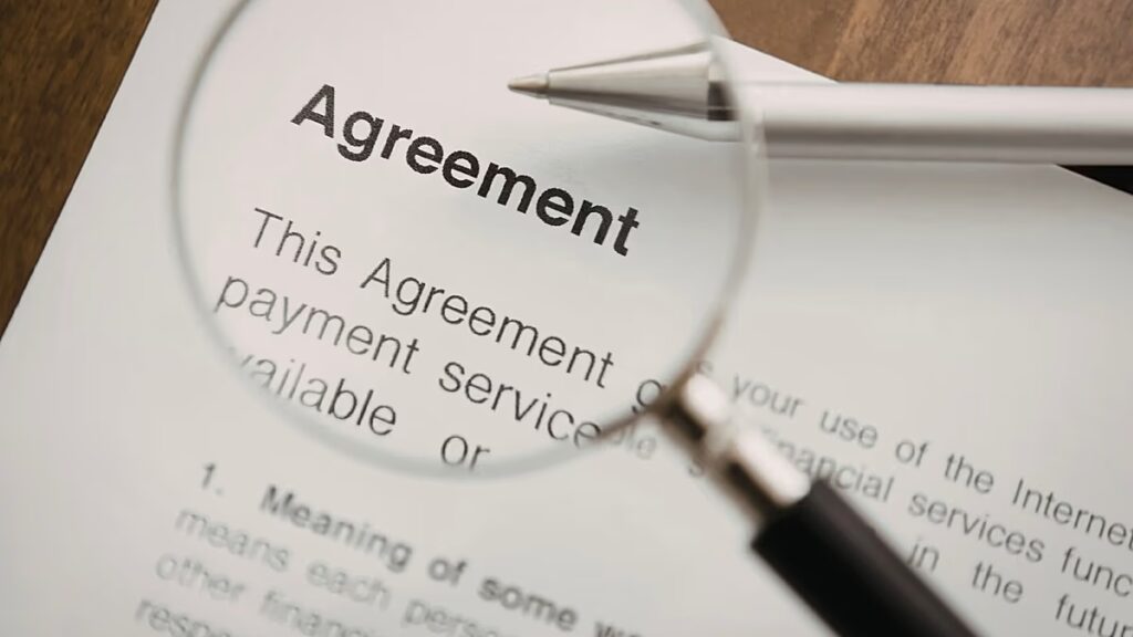 Az elemzés szerint a közösségi média apró betűs betűivel korlátozhatják a felhasználók pereskedési jogát