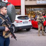 Két rendőrt felfüggesztettek, miután elmenekültek a kijevi lövöldözés helyszínéről