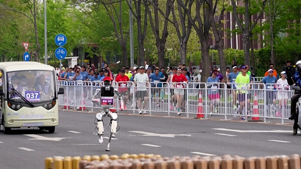 Kína humanoid robotoknak ad otthont a pekingi félmaratonon