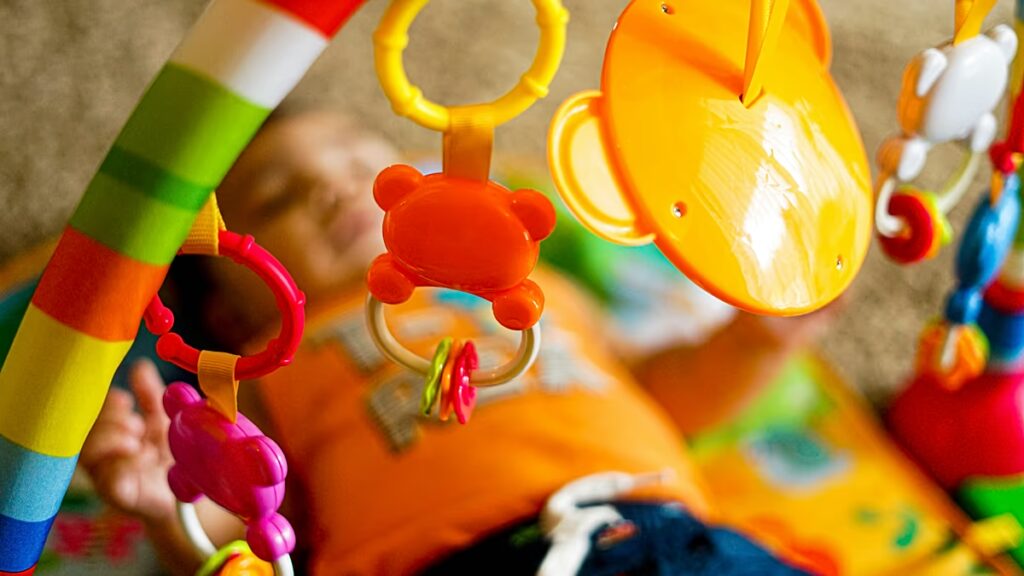 Mellimplantátumok, babajátékok, festékek: A mikroműanyagok meglepő mindennapi forrásai