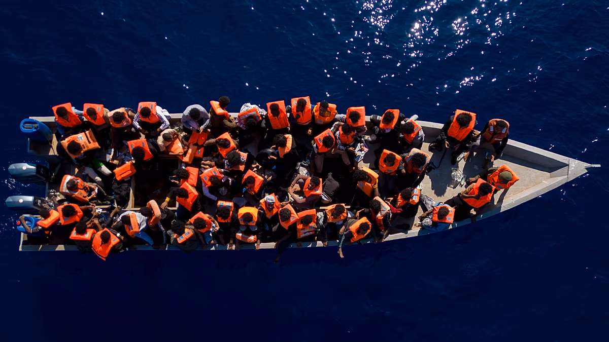Több mint 70 ember meghalt, miután migránshajó felborult a Földközi-tenger középső részén
