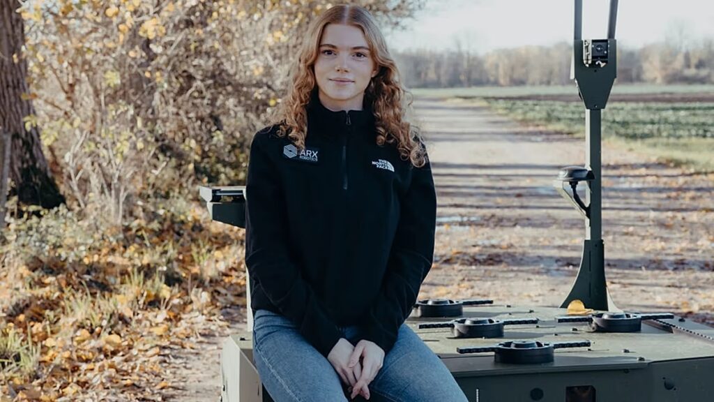 „Egy láb egyenruhában, másik öltönyben”: Hogyan segít egy fiatal német átformálni Európa biztonságát