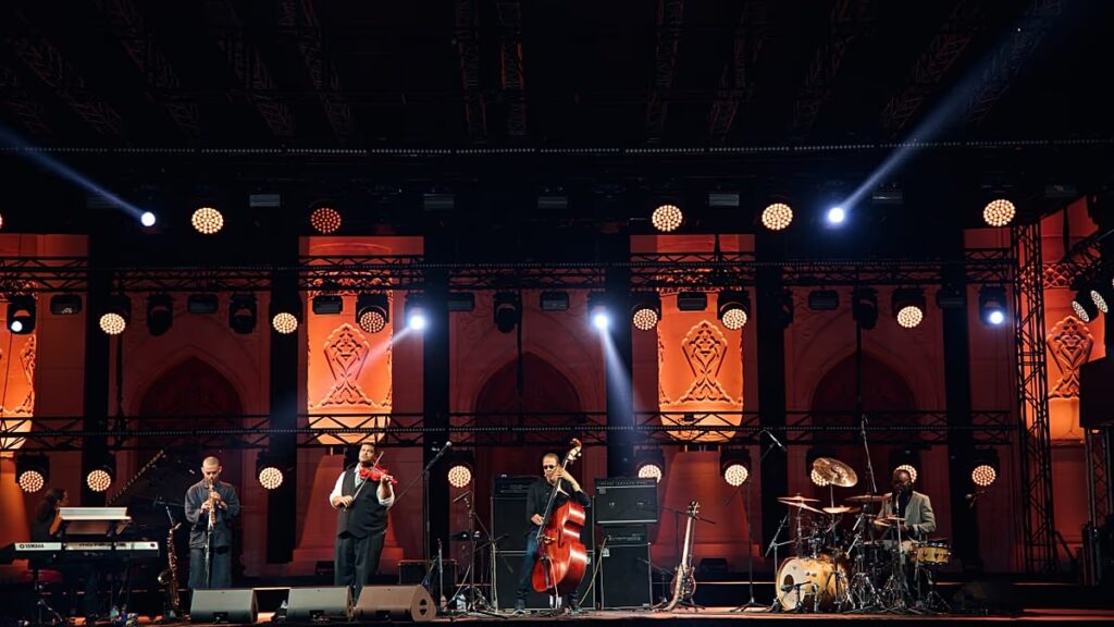 A szabadtéri jazz-estek világzenészeket és új közönséget egyesítenek Üzbegisztánban