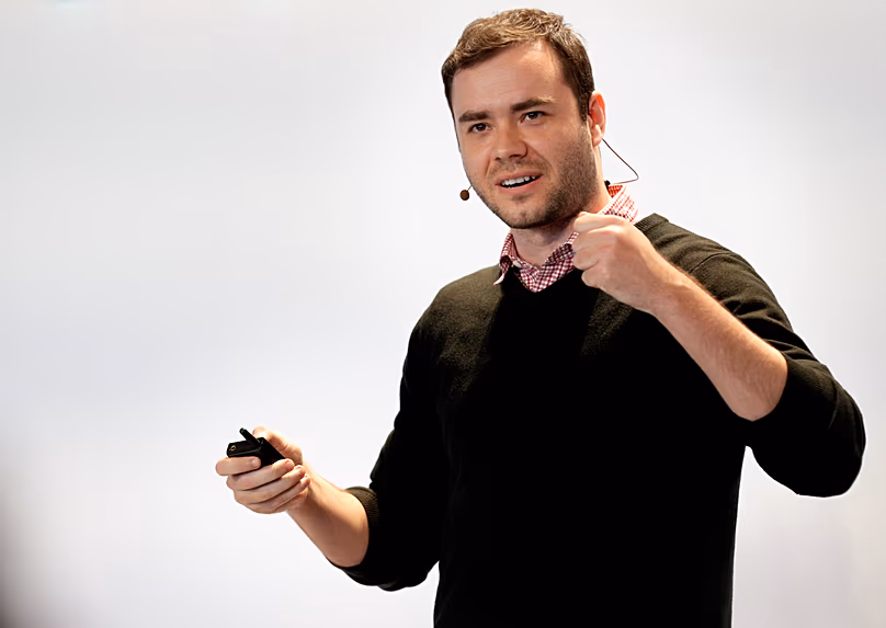 FÁJL. Andrej Karpathy vitaindító beszédet tart a Train AI konferencián a kaliforniai San Franciscóban, 2018 májusában