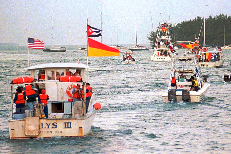 A kubai amerikaiakat szállító flottilla néhány hajója a Key West melletti nyílt vizekre indul, 1996. március 2. 