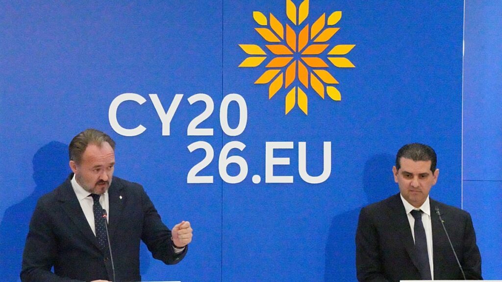 Az energiaügyi miniszterek szembesülnek Európa függőségével Kína energiatárolási dominanciájától