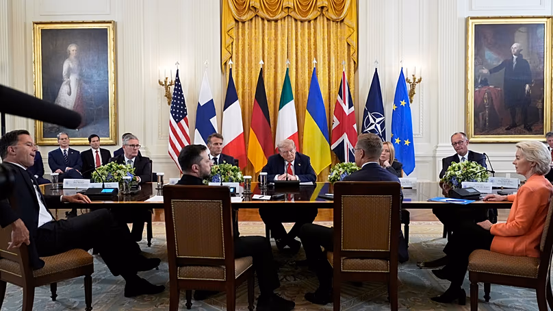 ARCHÍVUM – Donald Trump amerikai elnök több nyugati állam- és kormányfővel találkozik a Fehér Házban 2025. augusztus 18-án, köztük Friedrich Merzzel, Emmanuel M-vel.