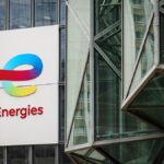 Francia gazdák trágyát dobnak ki a TotalEnergies finomítójába, tiltakozva az üzemanyagárak ellen