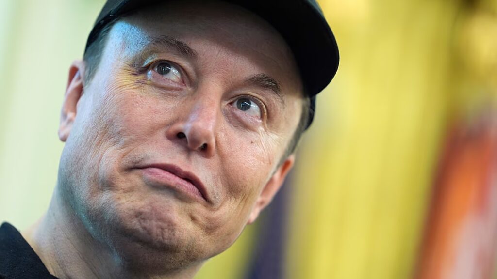 Musk egykor az antropikus „gonosznak” nevezte. Most „felébresztett” versenytársa mesterséges intelligencia-bővítését hajtja