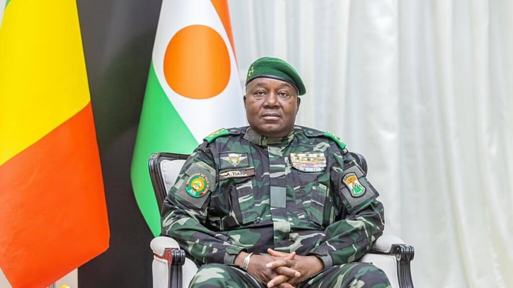 Niger kilenc francia médiát felfüggesztett a közrend állítólagos fenyegetései miatt