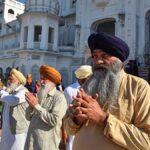Pakisztán több ezer szikh zarándokot lát vendégül a 2026-os baisakhi rítusokon Pakisztán mintegy 2300 szikh zarándokot fogadott Indiából a Baisakhi ünnepségen a Gurdwara Panja Sahibben, Hasan Abdalban, körülbelül 45 kilométerre Iszlámábádtól. 2026.04.15