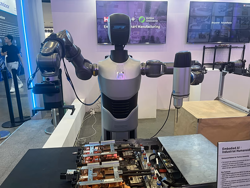 A gyáraiban használt Foxconn robot 