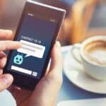 Cenzúrázatlan mesterséges intelligencia: A chatbot, amely összeesküvéseket terjeszt Európáról