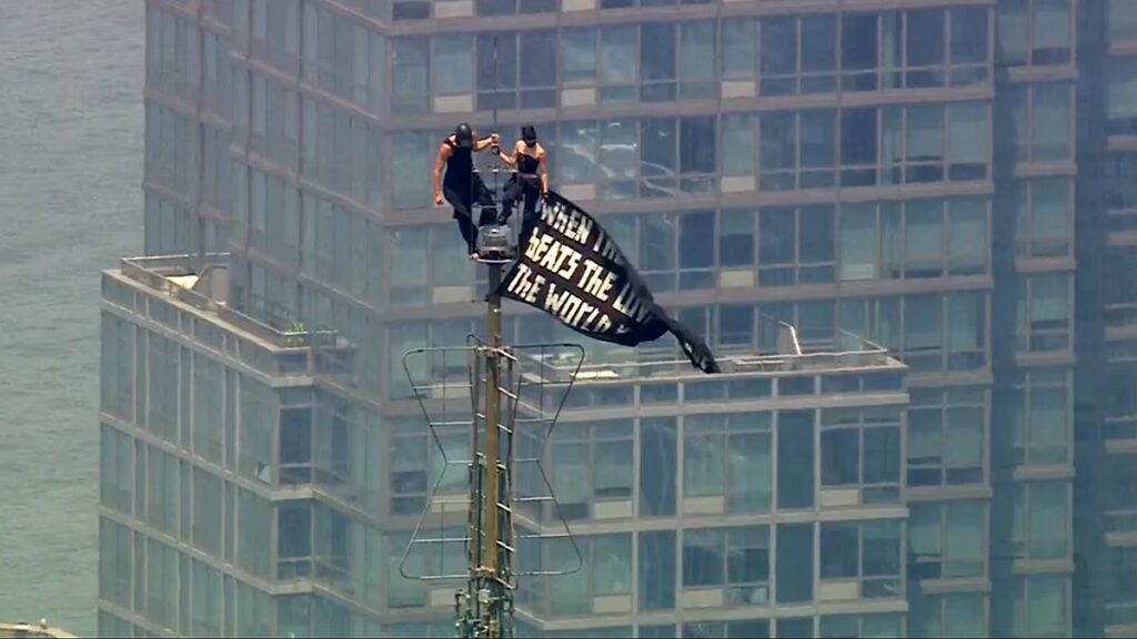 A Daredevil házaspárt bűntettekkel vádolják Empire State Building ajánlati mutatvány miatt