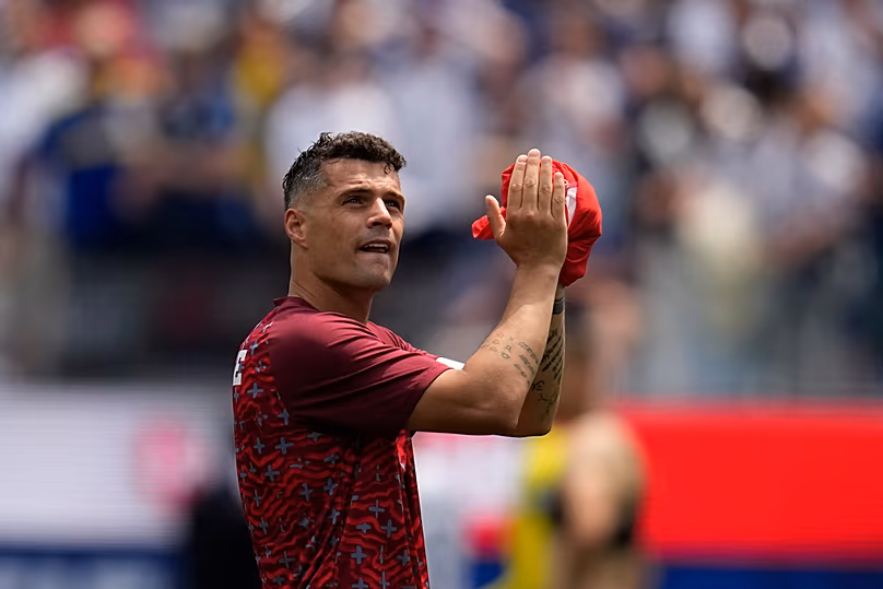 A svájci Granit Xhaka összecsap a világbajnokság Bosznia elleni B-csoport mérkőzésének vége után a kaliforniai Inglewoodban, Los Angeles közelében, 2026. június 18-án, csütörtökön.