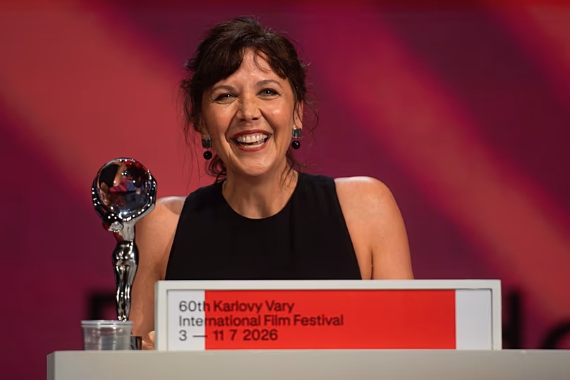 Maggie Gyllenhaal színésznő és rendező vehette át az elnöki díjakat a fesztivál nyitóestjén, 2026. július 3-án.