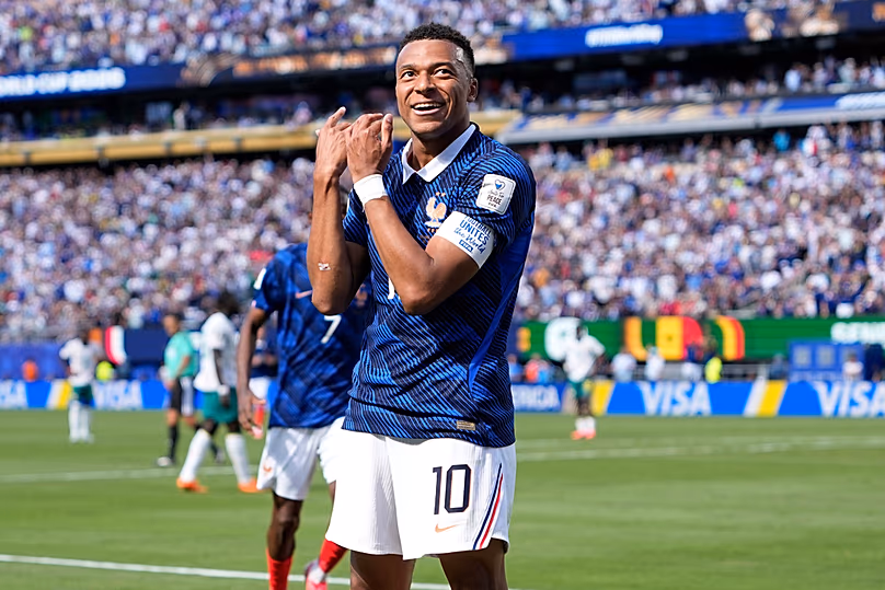 A francia Kylian Mbappe ünnepel, miután 2026. június 16-án, kedden megszerezte csapata nyitógólját a szenegáli világbajnokság I. csoportjának mérkőzésén East Rutherfordban (NJ).