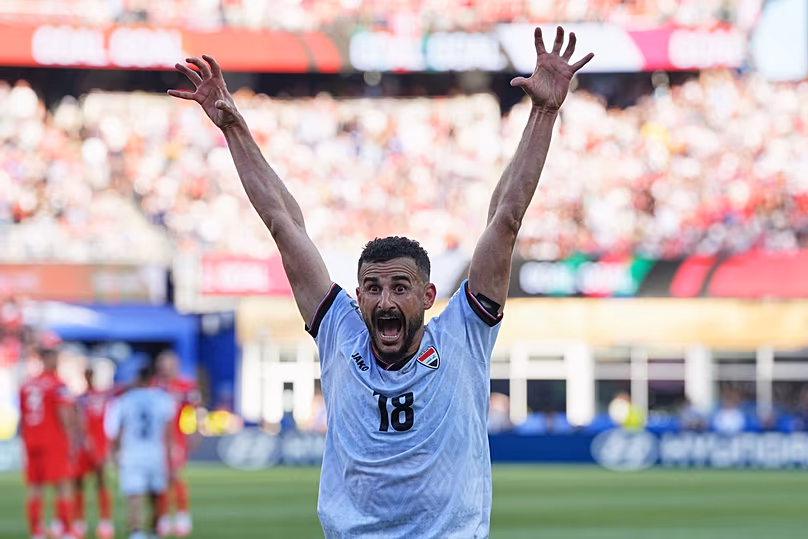 Az iraki Aymen Hussein csapata első gólját ünnepli a Norvégia elleni világbajnokság I. csoportjában a Boston melletti Foxborough-ban, Mass államban, kedden, 2026. június 16-án.