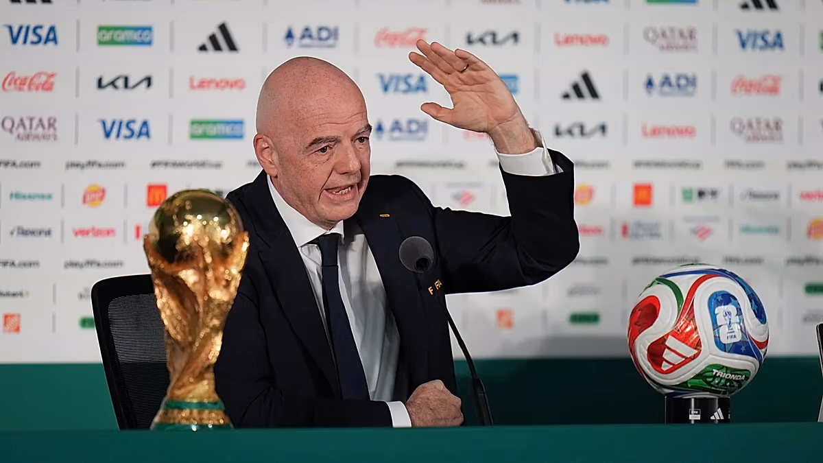 Infantino megvédi a vb-jegyek árait, és azt mondja, hogy a szurkolóknak "nyugodniuk kell" az Egyesült Államok belépési tilalmától