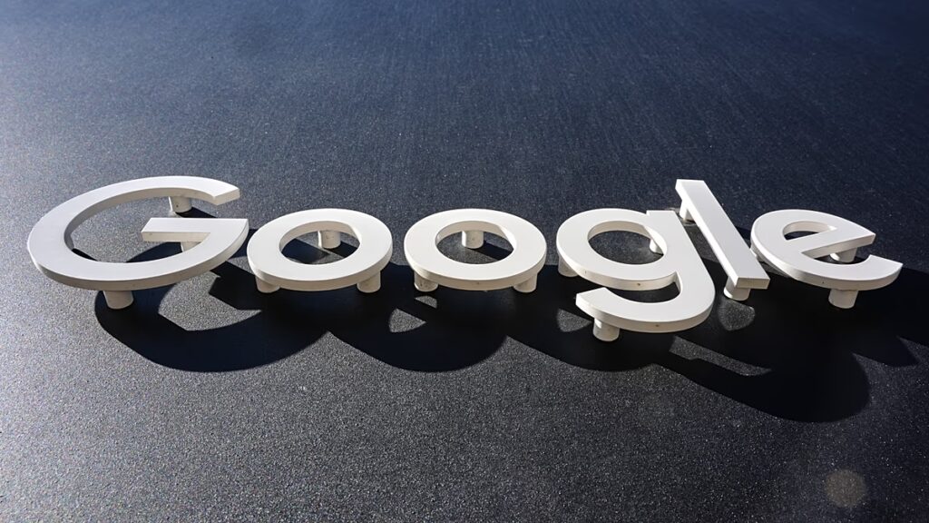 Az EU arra utasítja a Google-t, hogy ossza meg keresési adatait, és nyissa meg az Androidot az AI versenytársai előtt