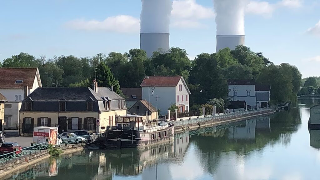 Kánikula Franciaországban: A folyók hőmérsékletének emelkedése miatt leállnak az atomreaktorok