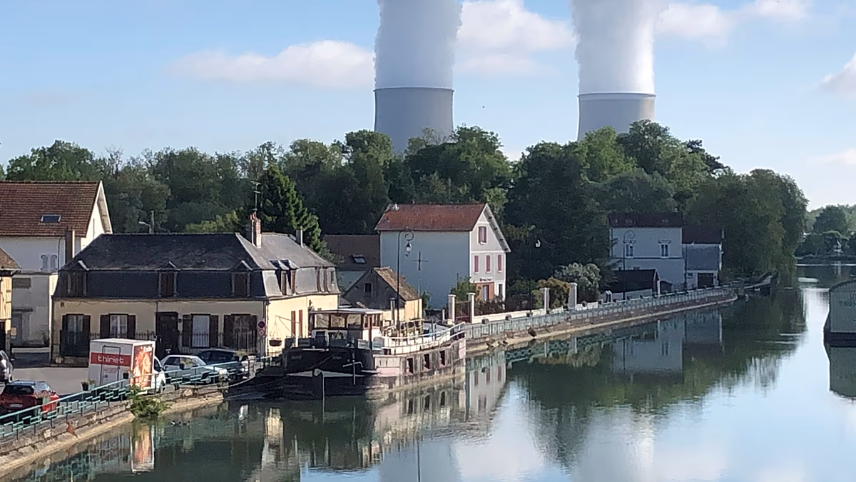 Kánikula Franciaországban: A folyók hőmérsékletének emelkedése miatt leállnak az atomreaktorok
