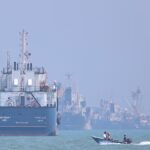 Lövedék ütötte el a teherhajót Hormuzban, miközben Irán újból figyelmeztetett az áthaladásra