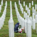 Menet a békéért a srebrenicai népirtás áldozatainak emlékére